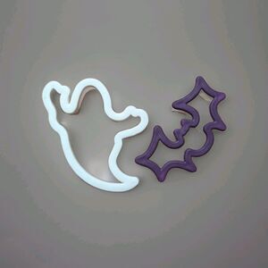 Wilton Halloween Cookie Cutters 2 Piece Lot Purple Bat White Ghost Plastic